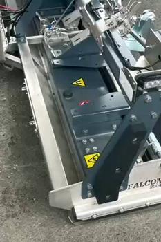 Escoba magnética MS 2000 F FALCON – limpieza de impurezas metálicas en la nave de una planta automovilística