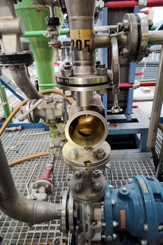 Filtro magnético MSP-S OCTOPUS – limpieza de amoníaco líquido en una planta química