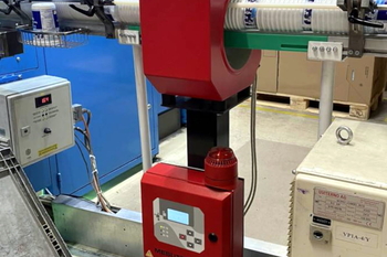 Detector de metales en caída METRON 05 CR – extrusión y soplado de plásticos