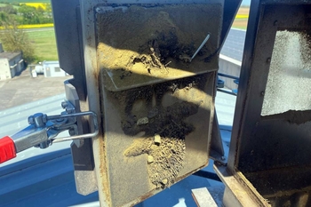 Farol magnético de placa ML 250 N – separación de metales de una mezcla de pienso granulado