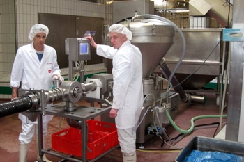 Detector móvil de metales para tuberías MEATLINE 07 – control de productos cárnicos en la industria alimentaria