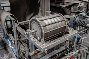 Tambor magnético MB – separación de metales no ferrosos de la escoria de una incineradora
