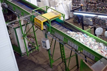 Separación de metales en una línea de separación de residuos municipales