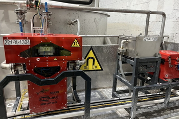 Filtro magnético de flujo MSP-AC – limpieza de la emulsión de refrigeración en una máquina herramienta en la industria mecánica