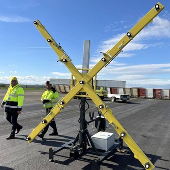 Cruz luminosa móvil FIREFLY 4 para señalizar el cierre de la pista del aeropuerto