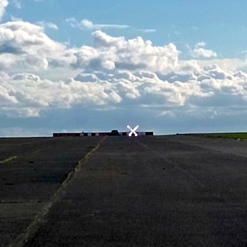Cruz luminosa móvil FIREFLY 4 para señalizar el cierre de la pista del aeropuerto